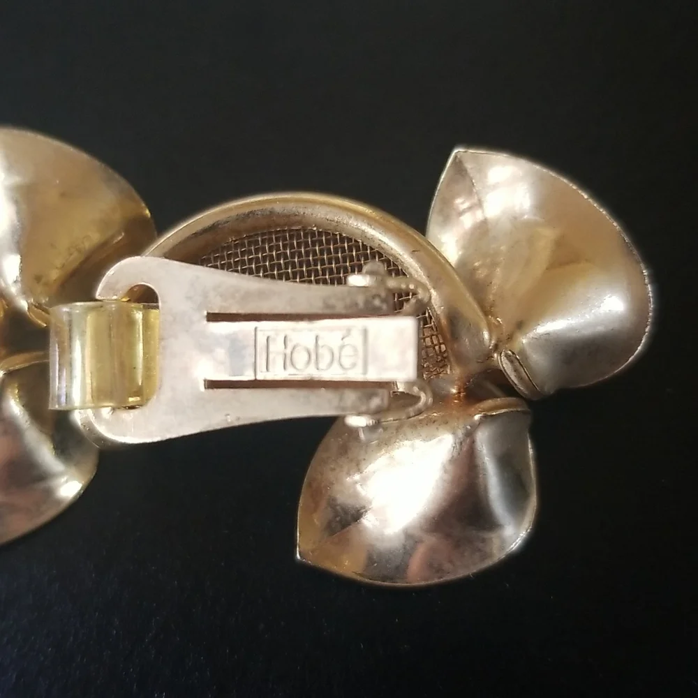 Vintage Hobé Gold Tone Mesh Flower Design Earrings - Picture 4 of 4
